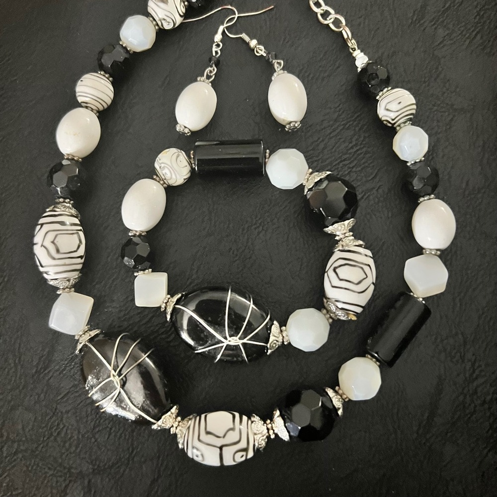 Premier Designs Black White Chunky Beaded Necklace Bracelet Earring Set Boho Y2K